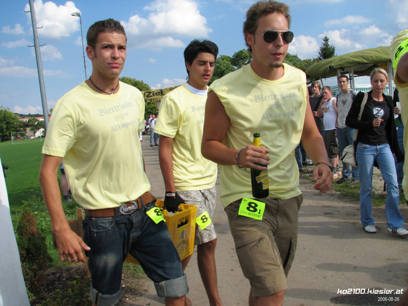 Biertrinker gegen Alkopops