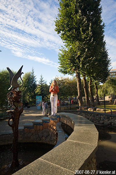 statue
