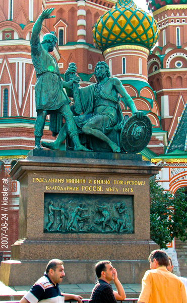 statue